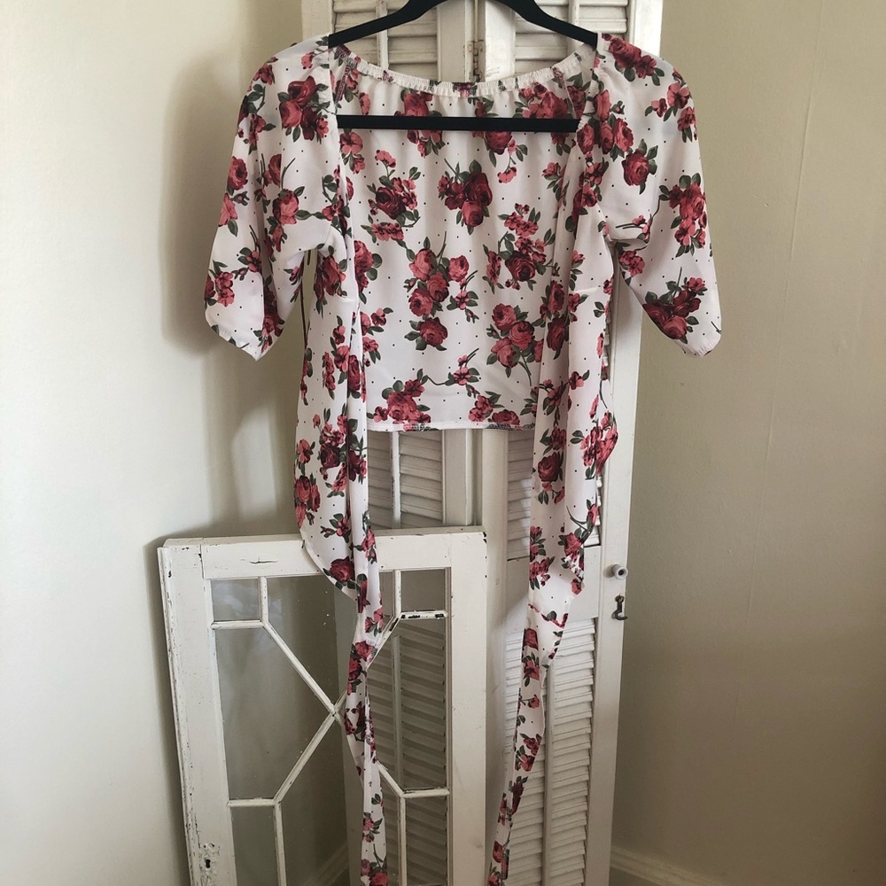 Floral tie wrap short-sleeve top size small never worn